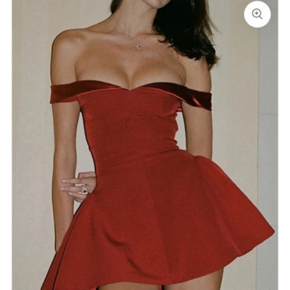 Elegant Strapless Red Dress - Picture 1 of 4
